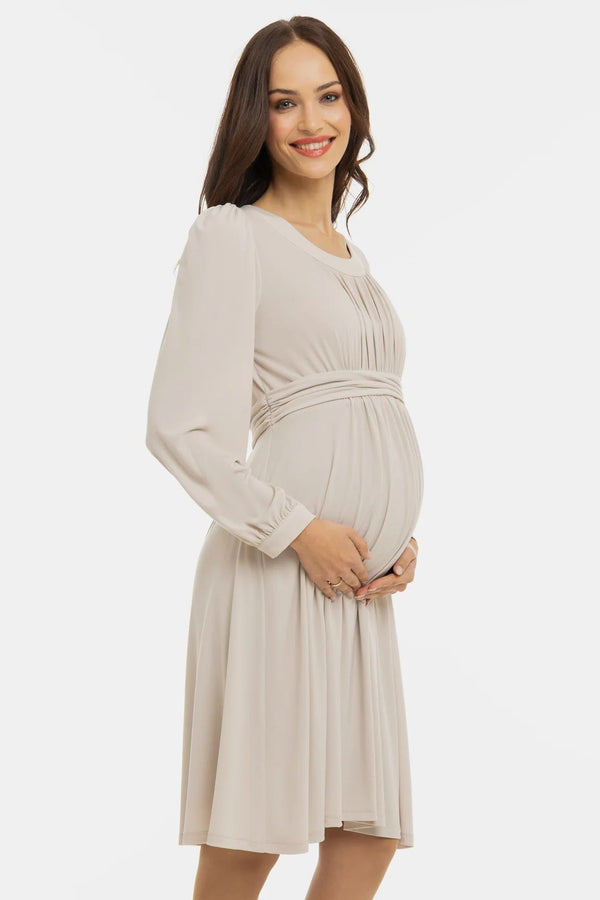 Елегантна рокля за бременни с набори - бежова