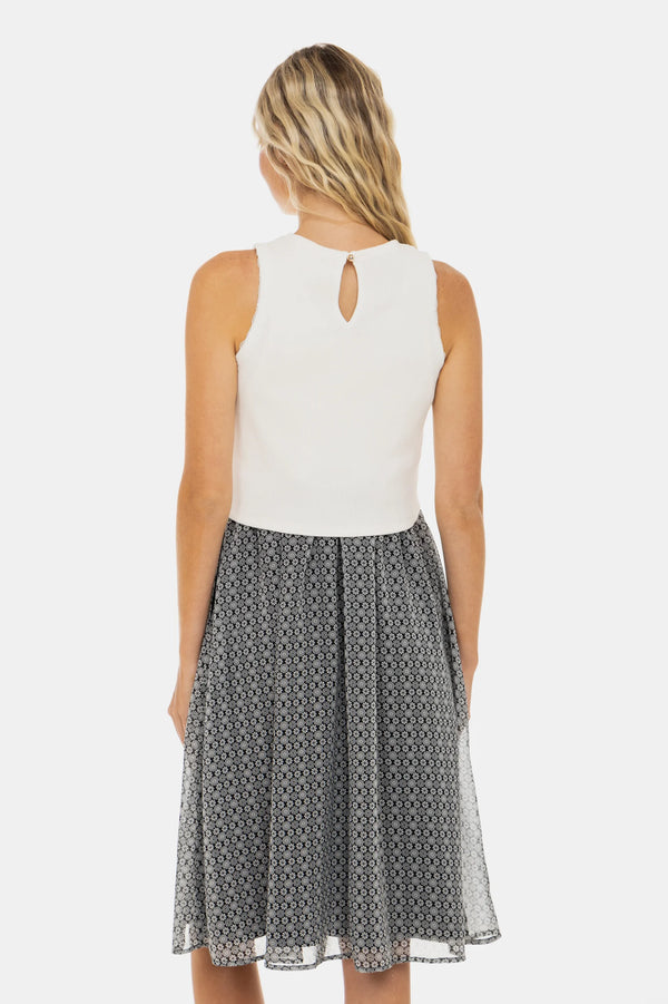 Елегантна рокля с бял памучен рипсен топ и ефирна пола