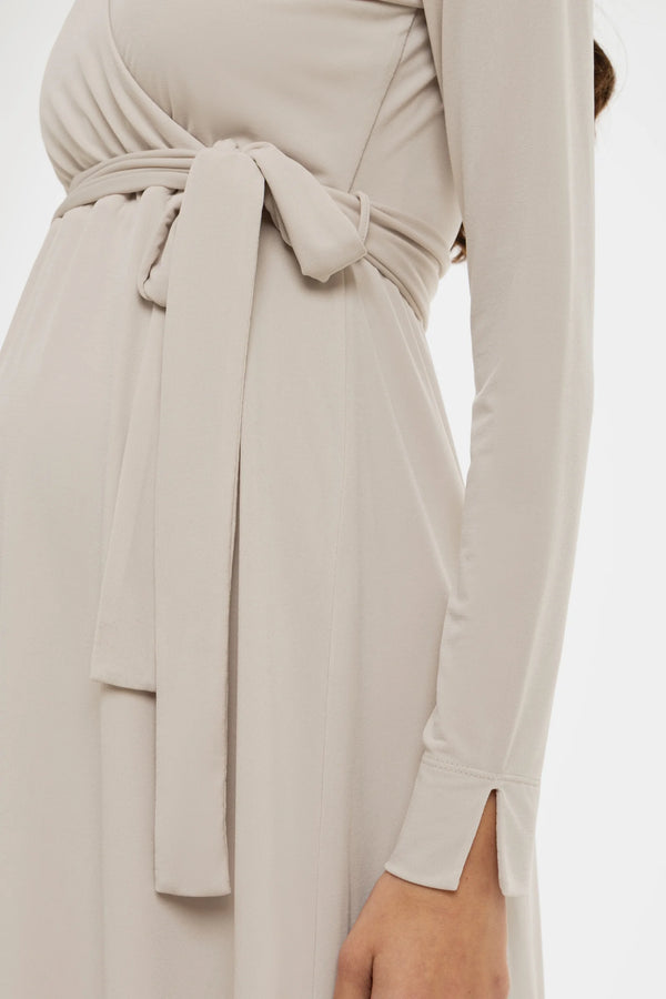 Ефирна рокля за бременни и кърмачки с прехвърляне - бежова