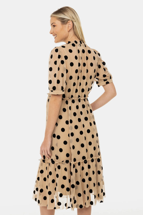 Ефирна рокля за бременни от тюл на точки - бежова