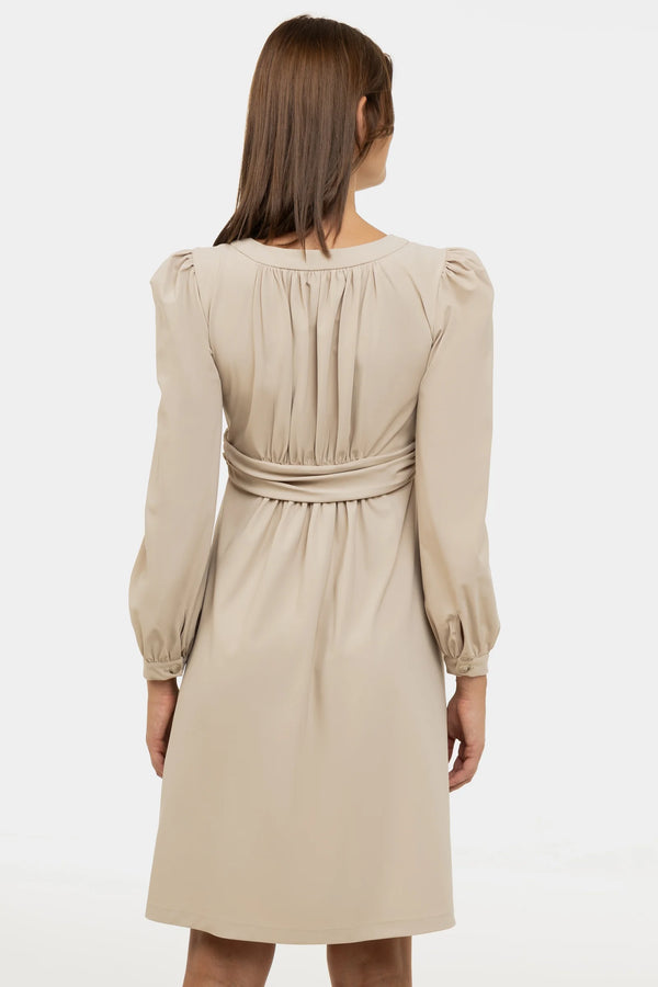 Елегантна рокля за бременни с набори - бежова