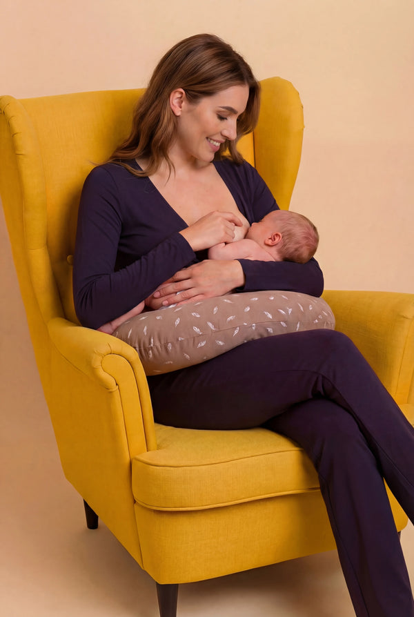 breastfeeding_nursing_pillow_feathers_print