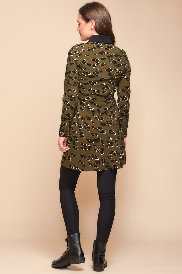 Рокля за бременни и кърмещи с десен и яка